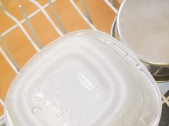 Nooit meer natte plastic bakjes uit de vaatwasser: met deze tips worden ze eindelijk wél droog