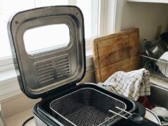 Vettige frituurpan? met dit middel uit je keukenkast is je pan in 10 minuten brandschoon