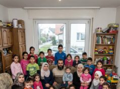 Syrische vader met 32 kinderen en 3 vrouwen: zóveel kinderbijslag krijgt zijn gezin