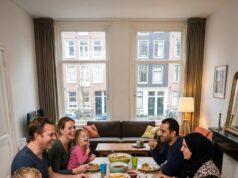 Azc’s overvol: overheid betaalt nederlanders voor opvang van statushouders thuis